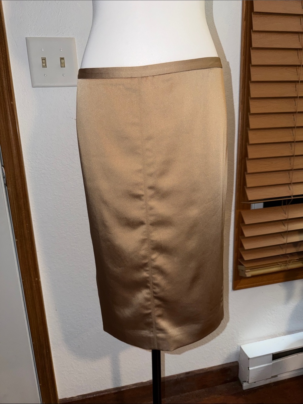 BCBGMaxAzria Gold Satin Pencil Skirt Fully Lined Size 6